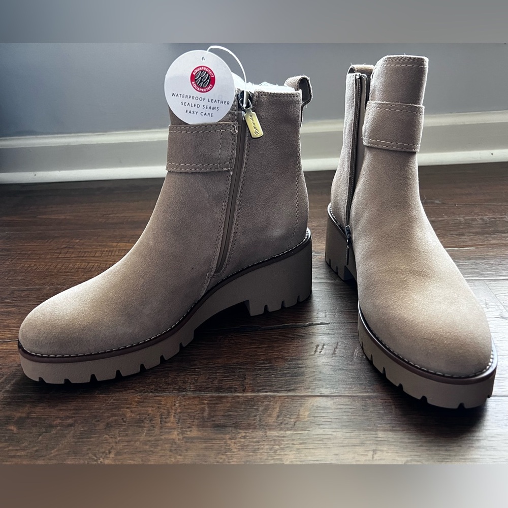Blondo ~ NEW Dagger Sand Suede Size 8